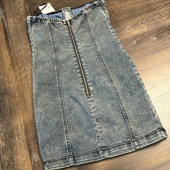 🟠 NWT FOREVER 21 DENIM TUBE MINI DRESS - Picture 2 of 3